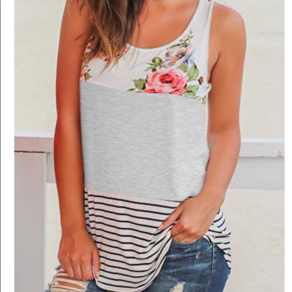 Beautiful floral tank🌸